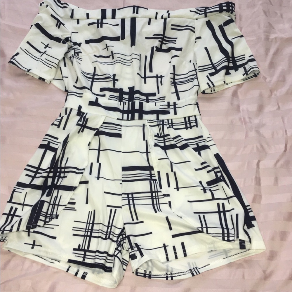 Romper never worn purchased from chicme